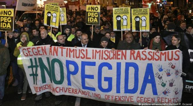 Antifa Confronts Organized Islamophobic Street Militias in Vienna [VIDEO]